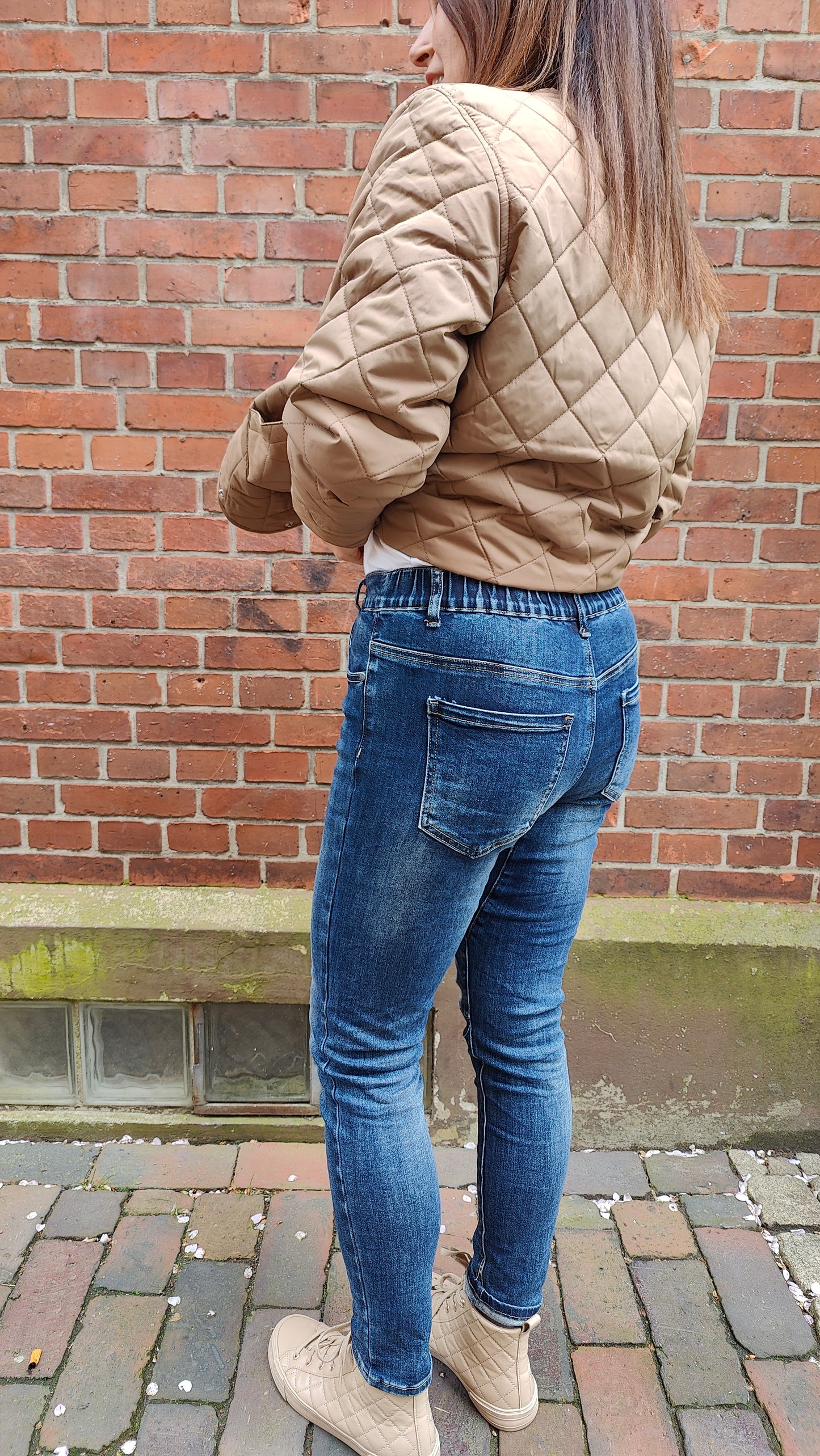 Hose 2 Knöpfe mit Gummizug