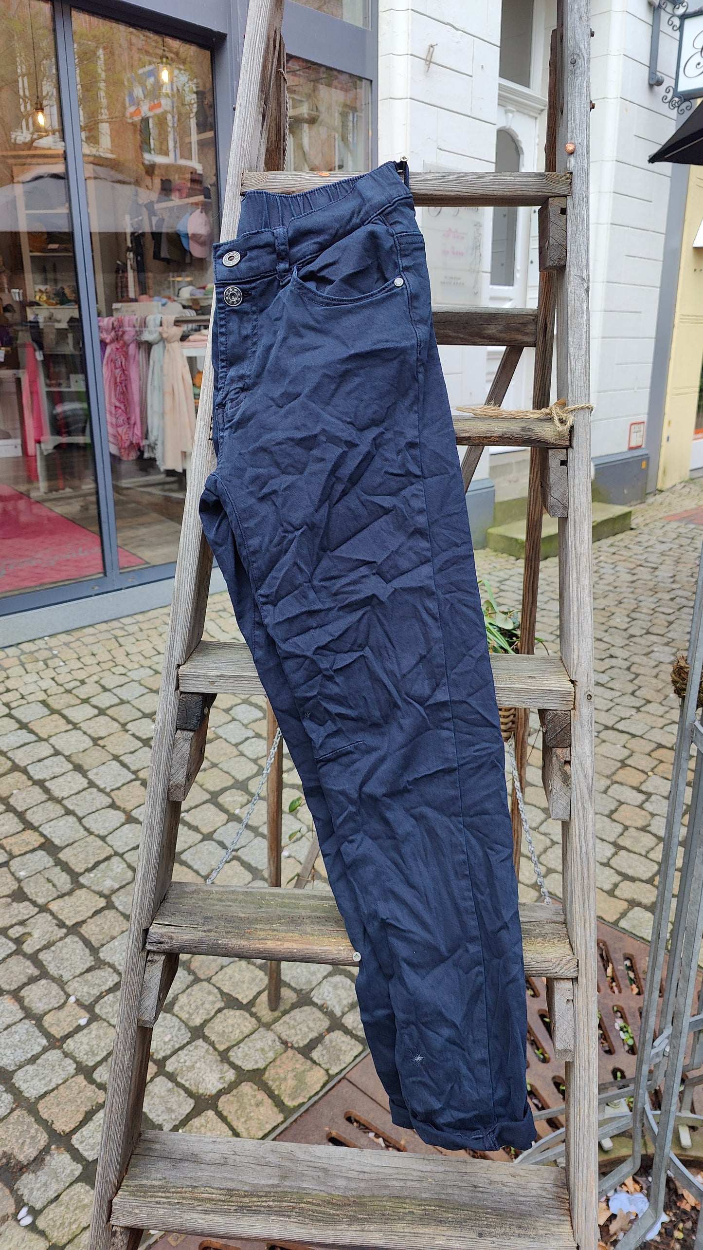 Hose 2 Knöpfe mit Gummizug