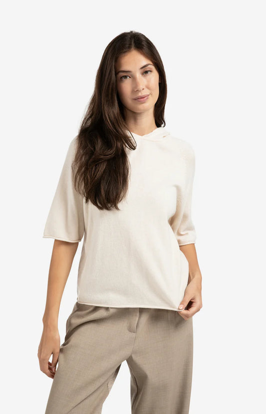 Gestrickter Kapuzenpullover mit kurzen Ärmeln YAYA