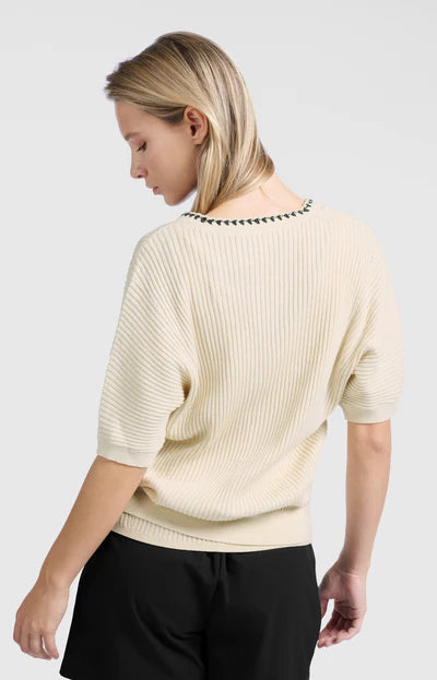 Gerippter Cardigan mit Nahtdetail und kurzen Ärmeln, YAYA