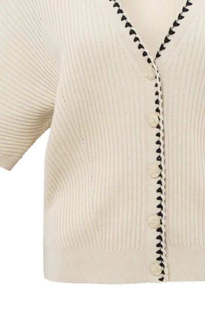 Gerippter Cardigan mit Nahtdetail und kurzen Ärmeln, YAYA