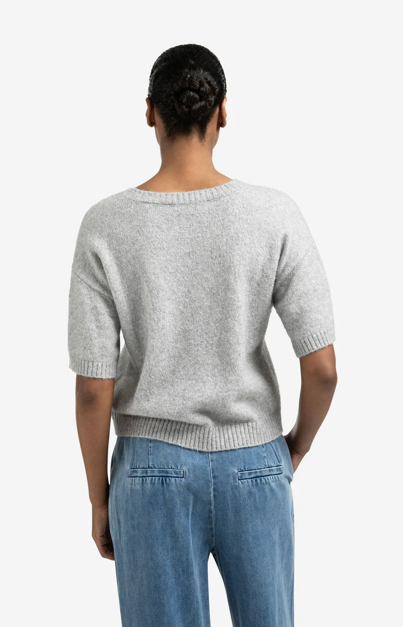 Kurzärmeliger Strickpullover mit Aufschrift; YAYA