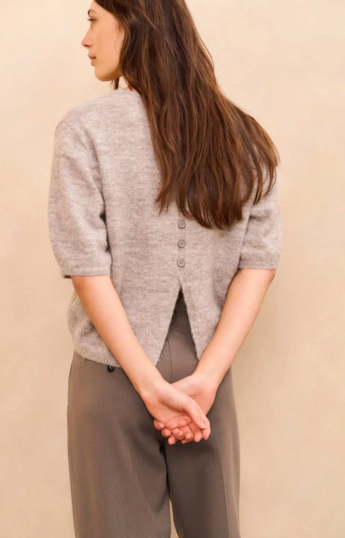 Melange-Strickpullover mit V-Ausschnitt und Knopfdetails, YAYA