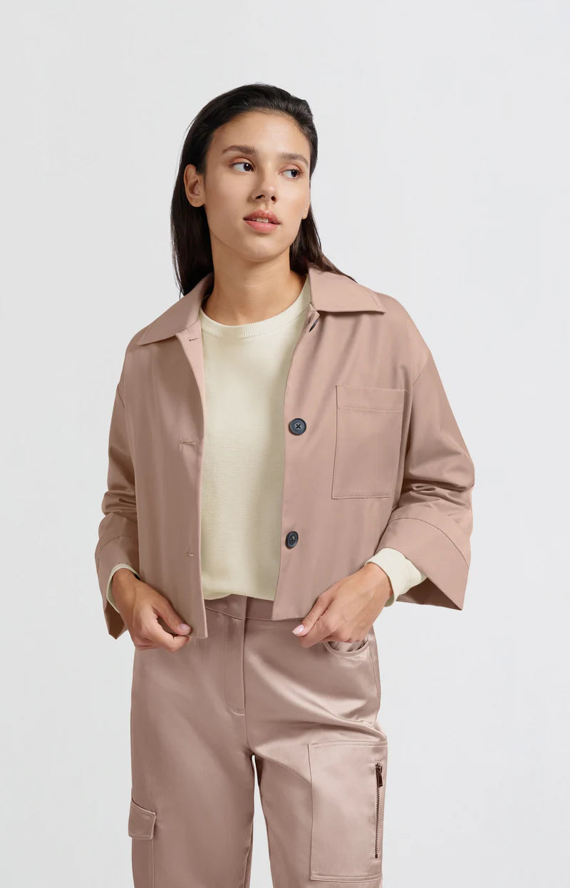 Kurze Oversize-Jacke aus schwerem Satin mit Knöpfen, Yaya